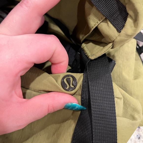 lululemon backpack with detachable belt bag - Picture 8 of 16